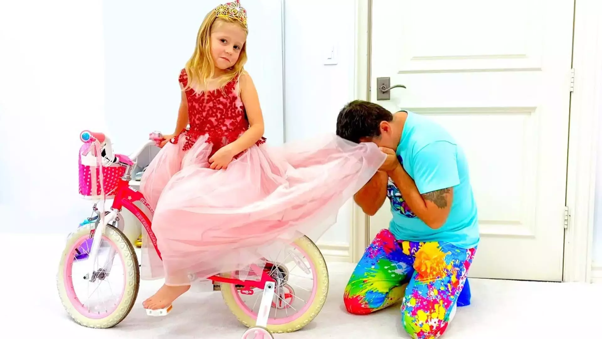 ماجراهای ناستیا: همراه با استیسی و بابا در دنیای سرگرمی!