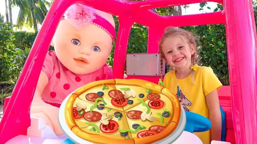 کارتون ناستیا و بابایی: لحظات شیرین خوردن پیتزا بزرگ!