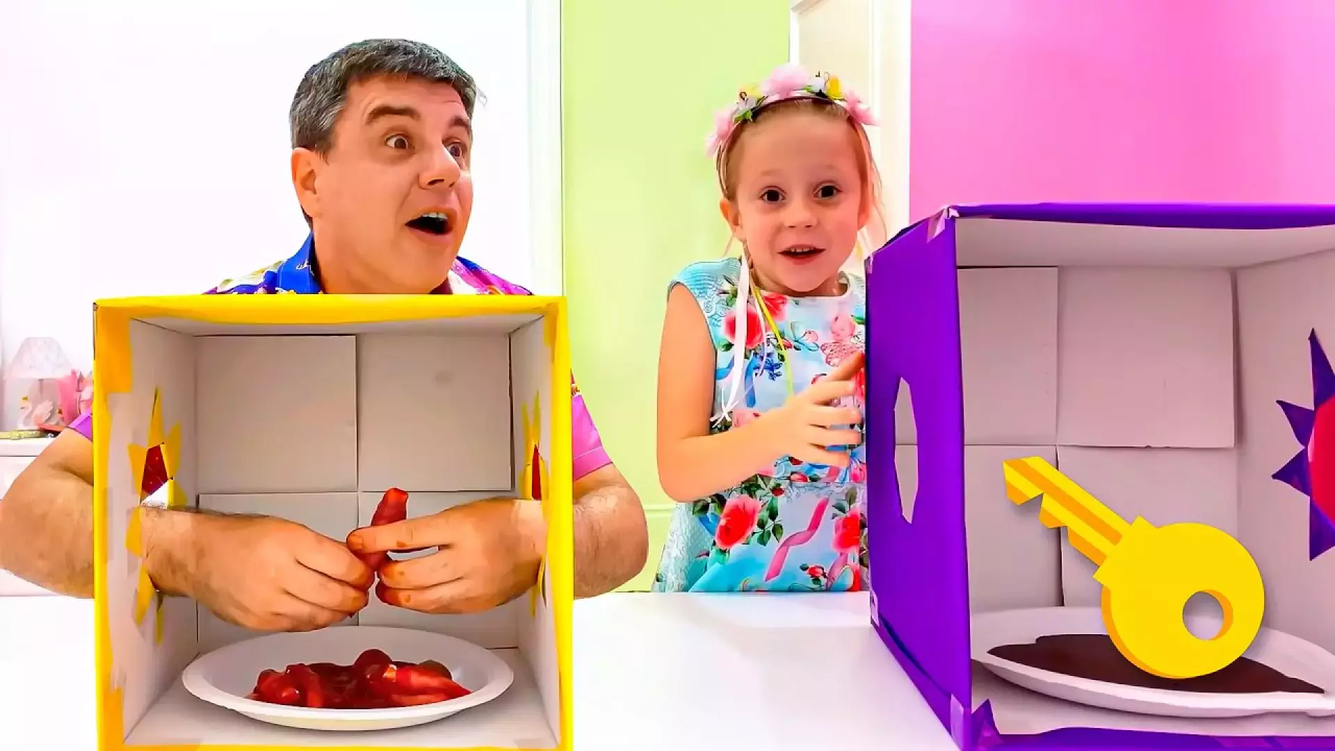 ماجراهای جذاب ناستیا و بابایی: چالش حدس اشیا درون جعبه رنگی!