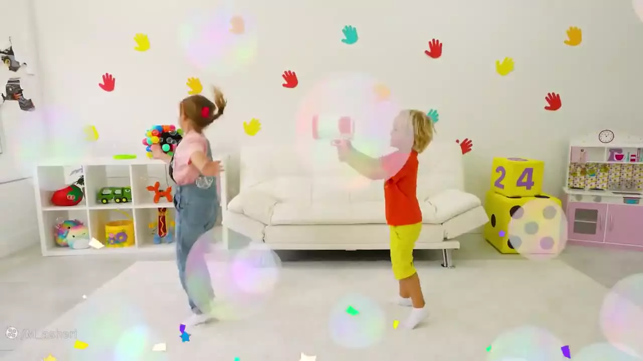 ایوا و مامان: لحظات شیرین و سرگرم‌کننده در برنامه کودک