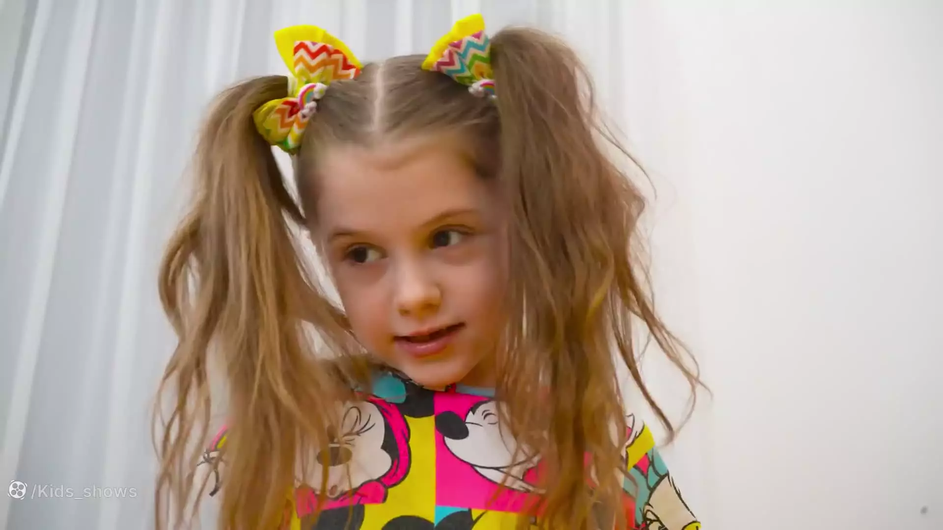 آیوا و مامان: دنیای شگفت‌انگیز سرگرمی‌های کودکانه!