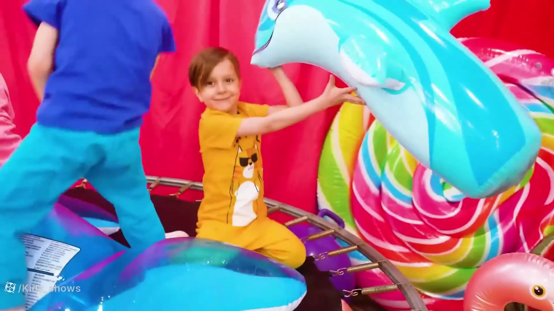 ماجراجویی‌های کودکانه در هتل بازی آیوا و مامان!