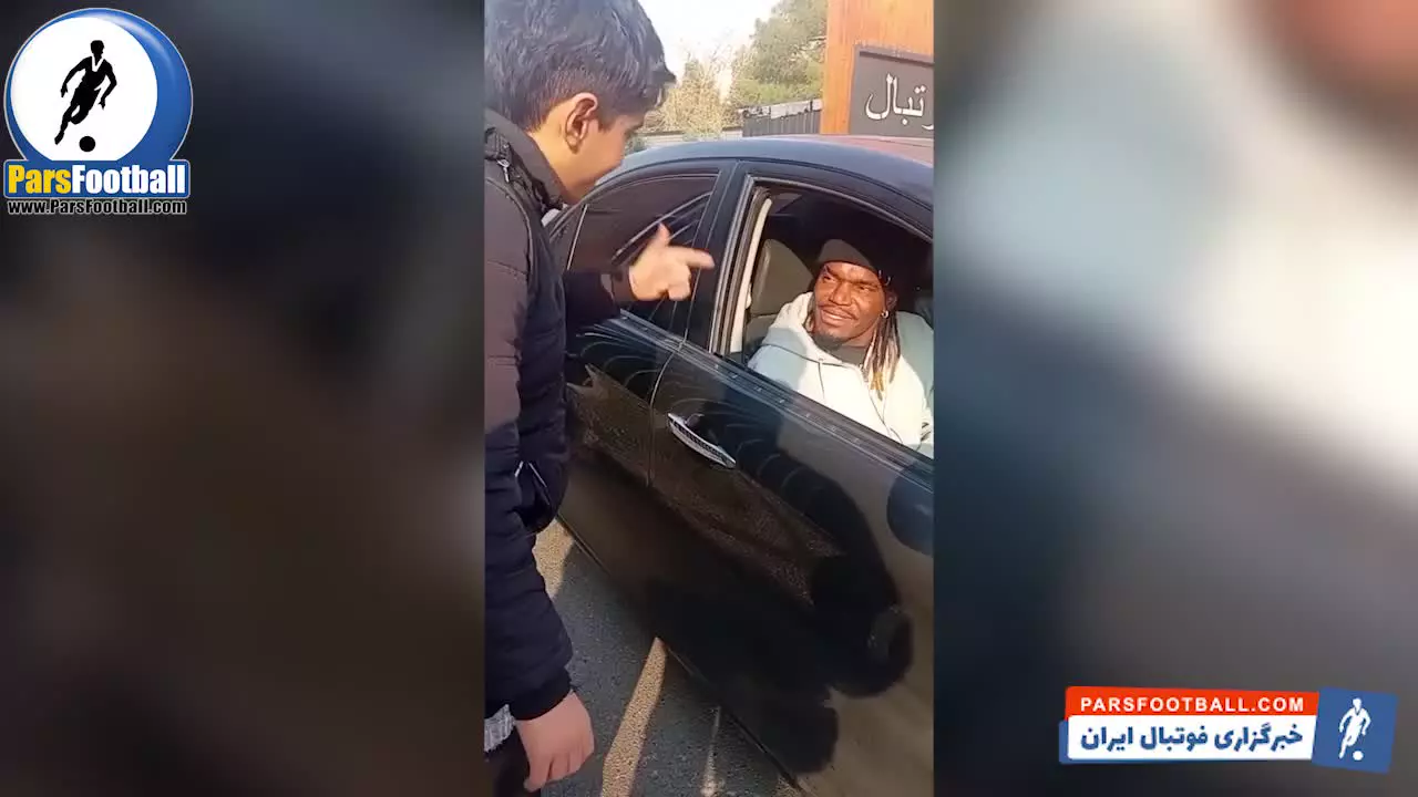 هوادار استقلال روبه‌روی تیوی بیفوما: یاسر آسانی سرورته!