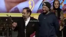 دریافت جایزه بهترین کمدین سال توسط عمو رشید