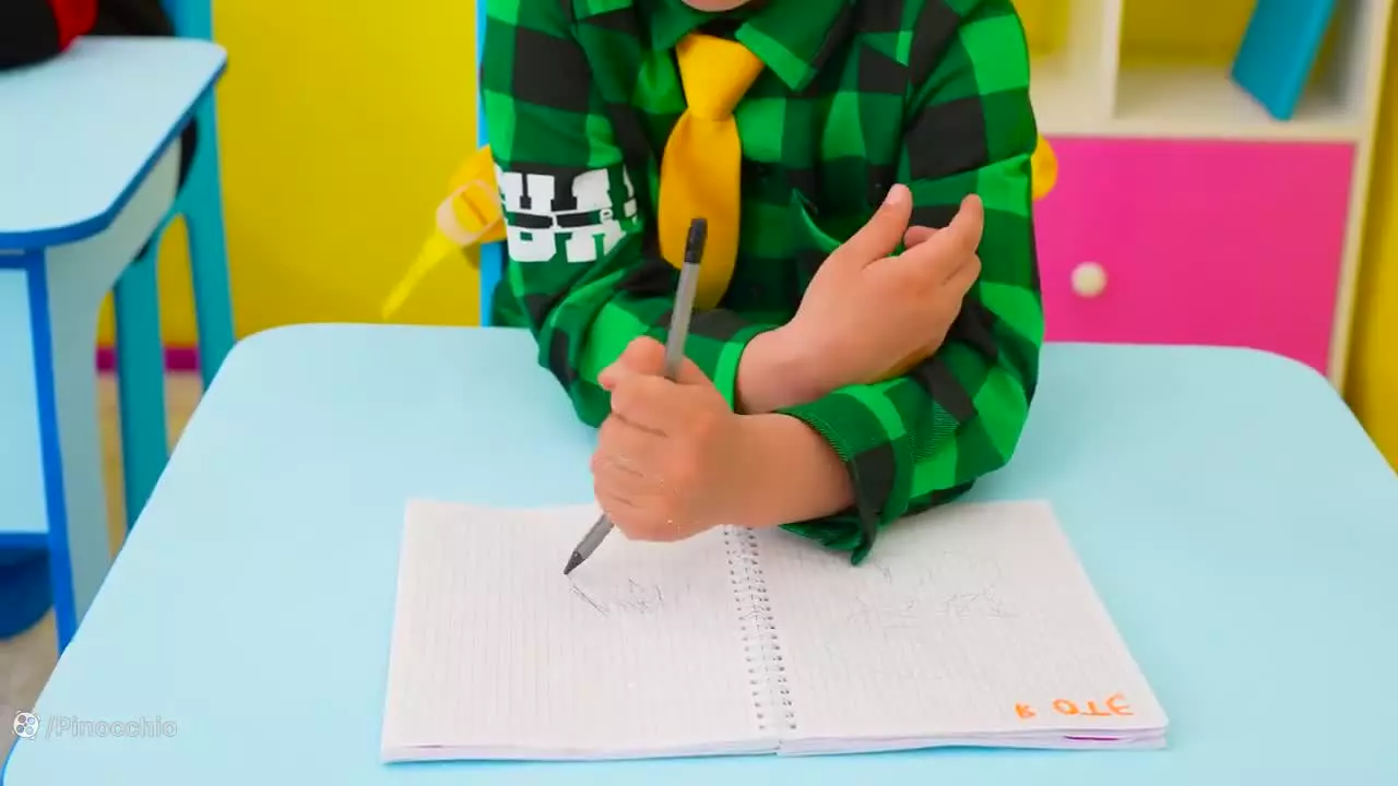 ماجراجویی‌های آیوا و مامان: پلیس بازی جدید در دنیای کودکانه!