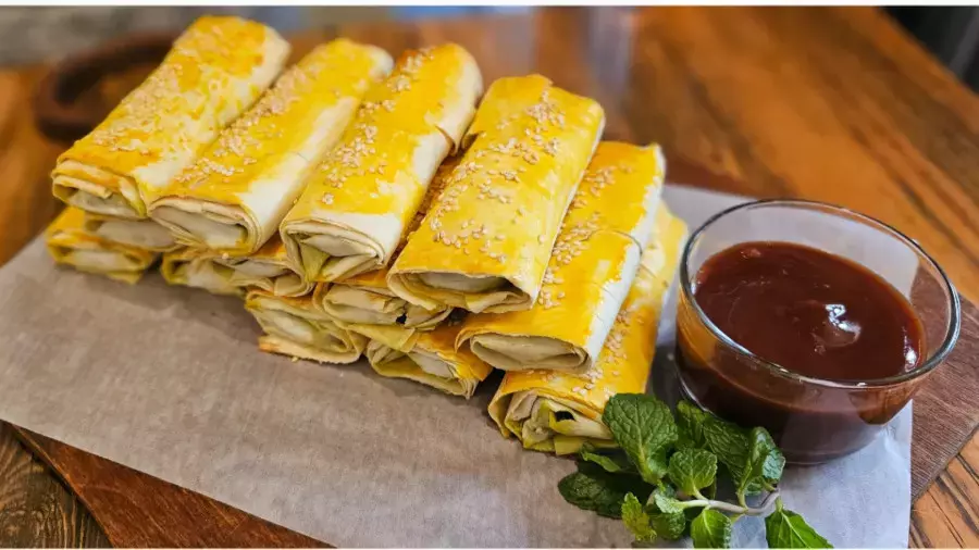 آشپزی آسان: بورک اسفناج و پنیر با خمیر یوفکا بدون گوشت