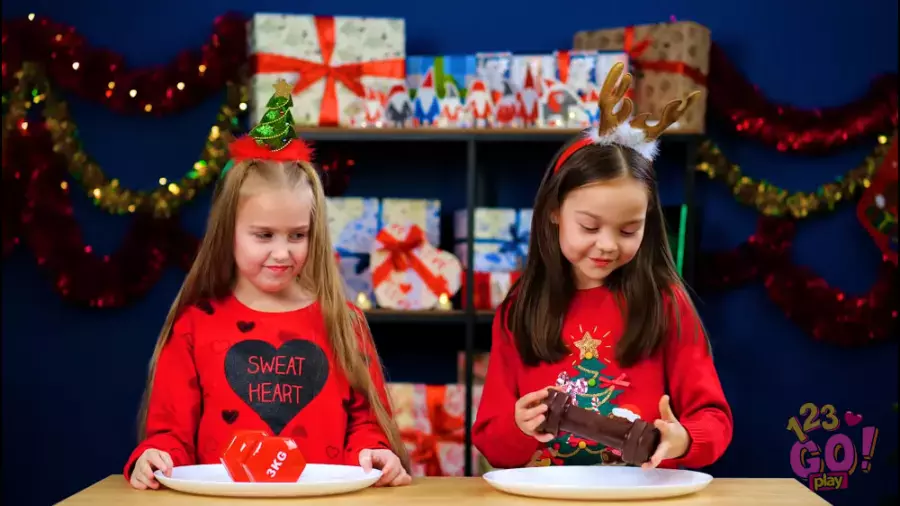 چالش خوردن خوراکی های شکلاتی در جشن کریسمس