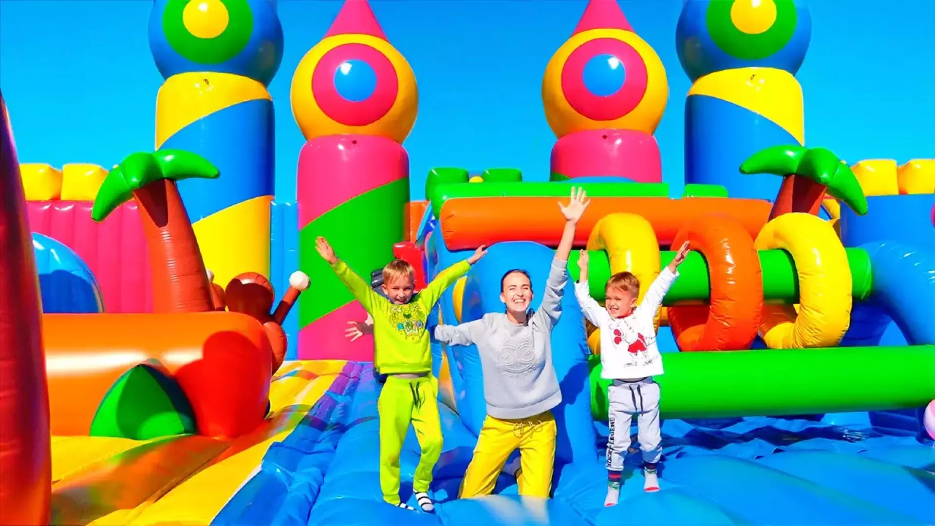 ولاد و نیکی جدید _ ماجرای خنده دار ولاد و نیکی با سرسره بادی _ ولاد ونیکی