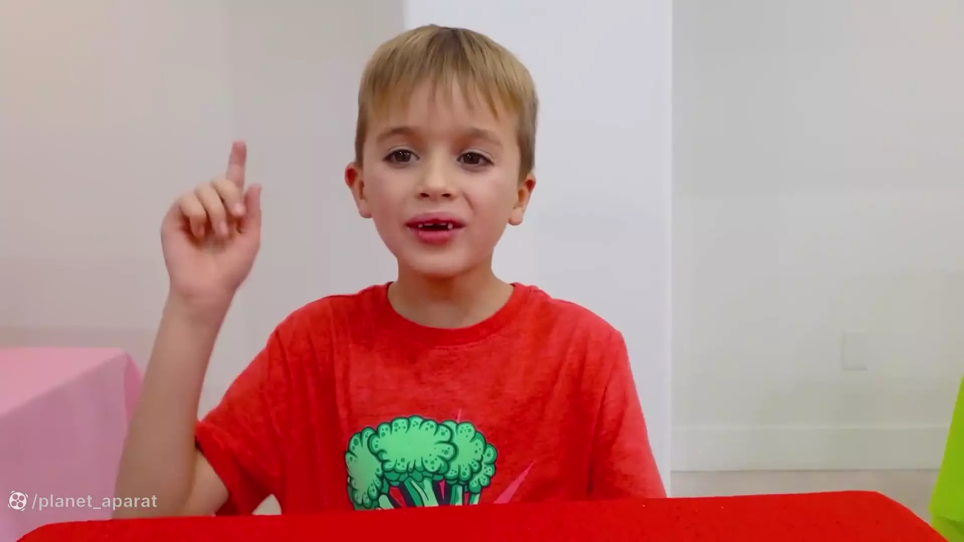 ولا و نیکی. کاوش در دنیای جادویی رنگ ها/چالش ورزشی خنده دار ولاد ونیکی