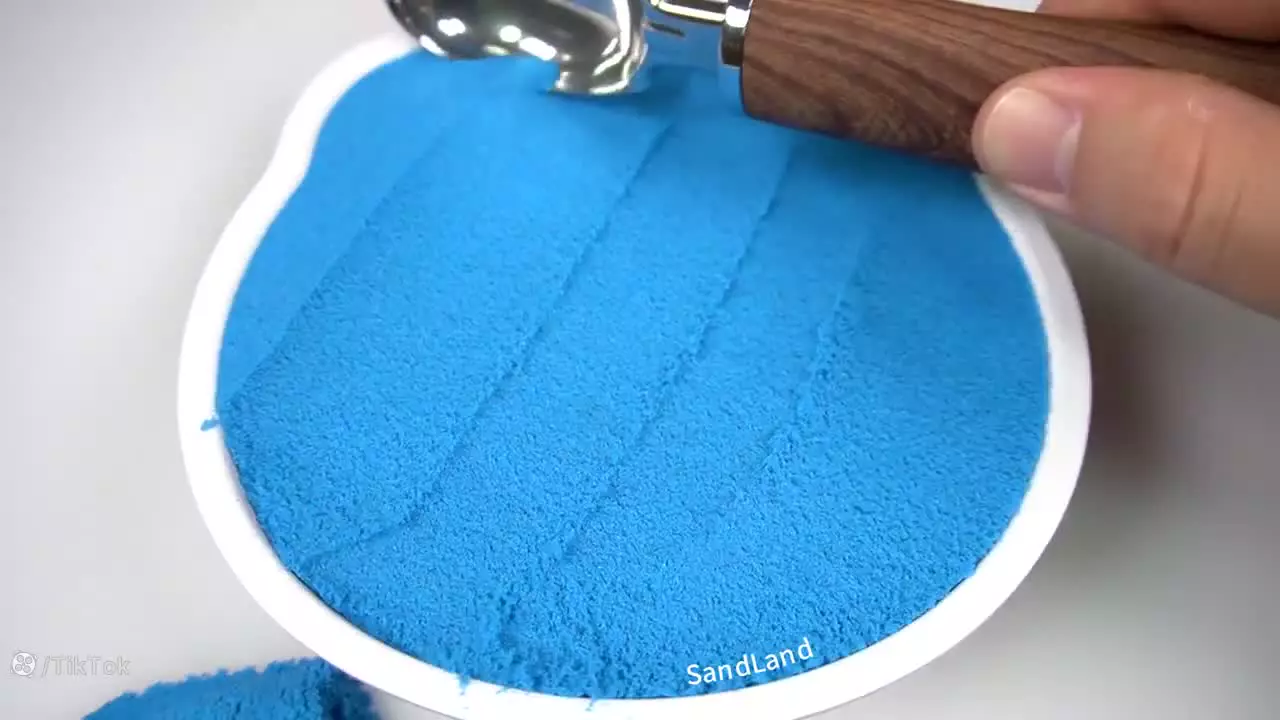 آموزش خلاقیت با شن بازی: سرگرمی و یادگیری برای کودکان