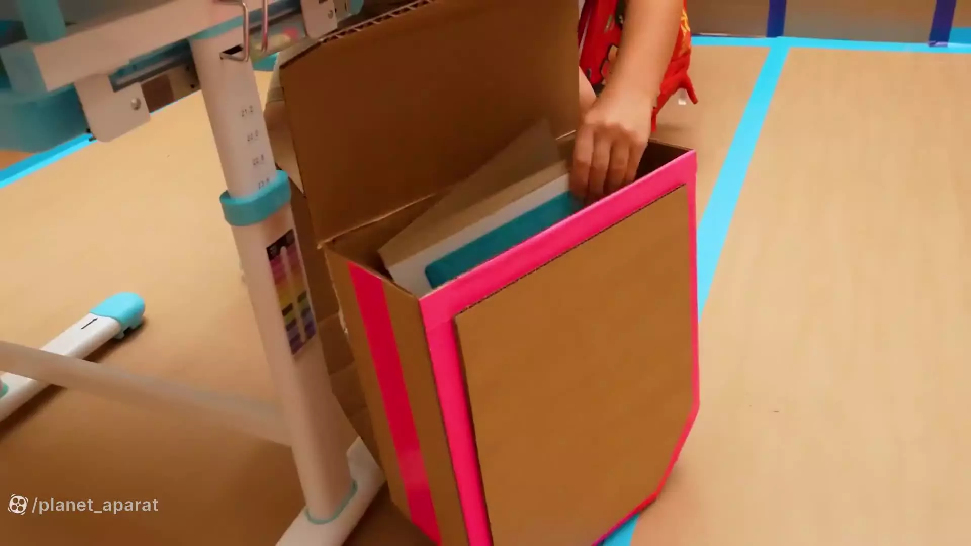 ولاد و نیکی. کلاس درس //چالش ورزشی خنده دار ولاد ونیکی