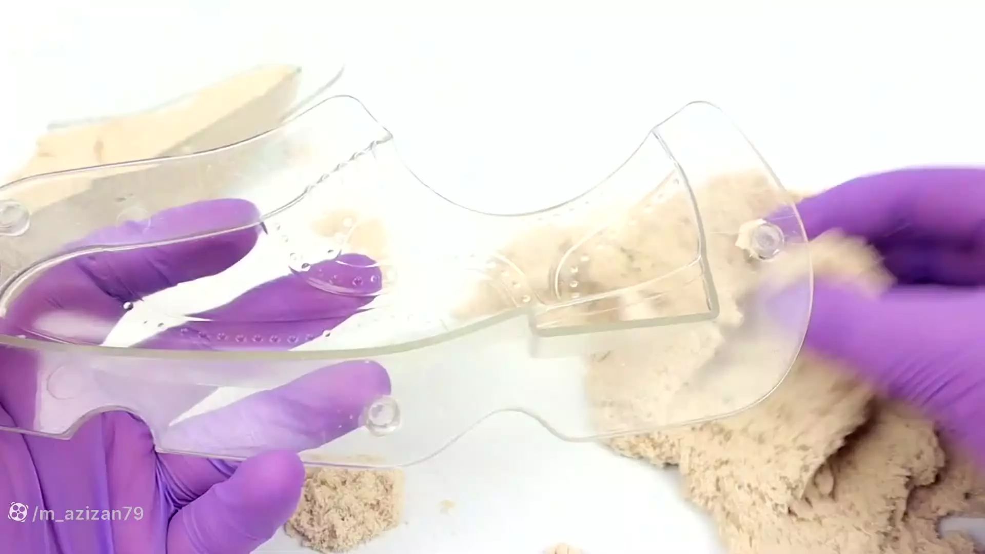 سرگرمی‌های هنری: ساخت کفش‌های رنگین کمان با شن