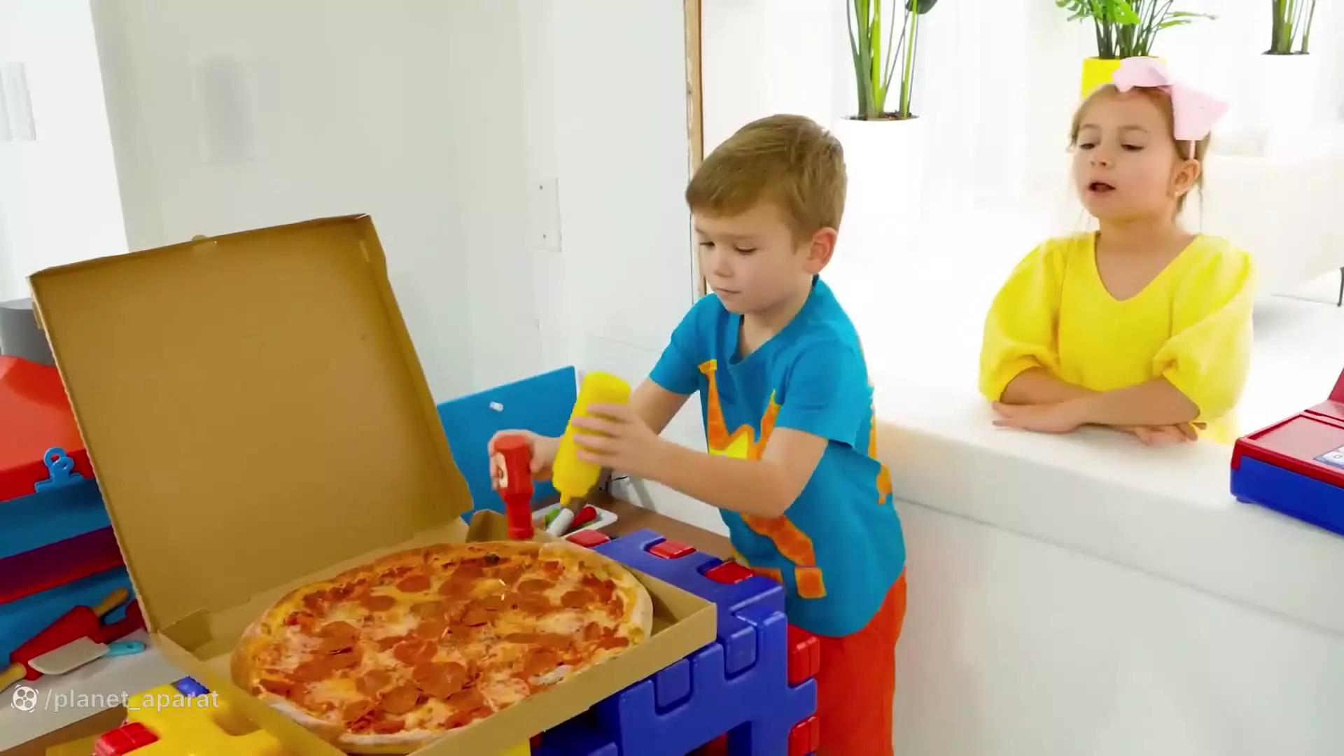 ولا و نیکی. کاوش در دنیای جادویی رنگ ها/چالش ورزشی خنده دار ولاد ونیکی