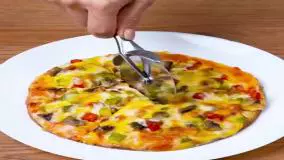 آموزش فوری‌ترین پیتزایی که شاید تا به حال دیده‌اید | پیتزا فوری