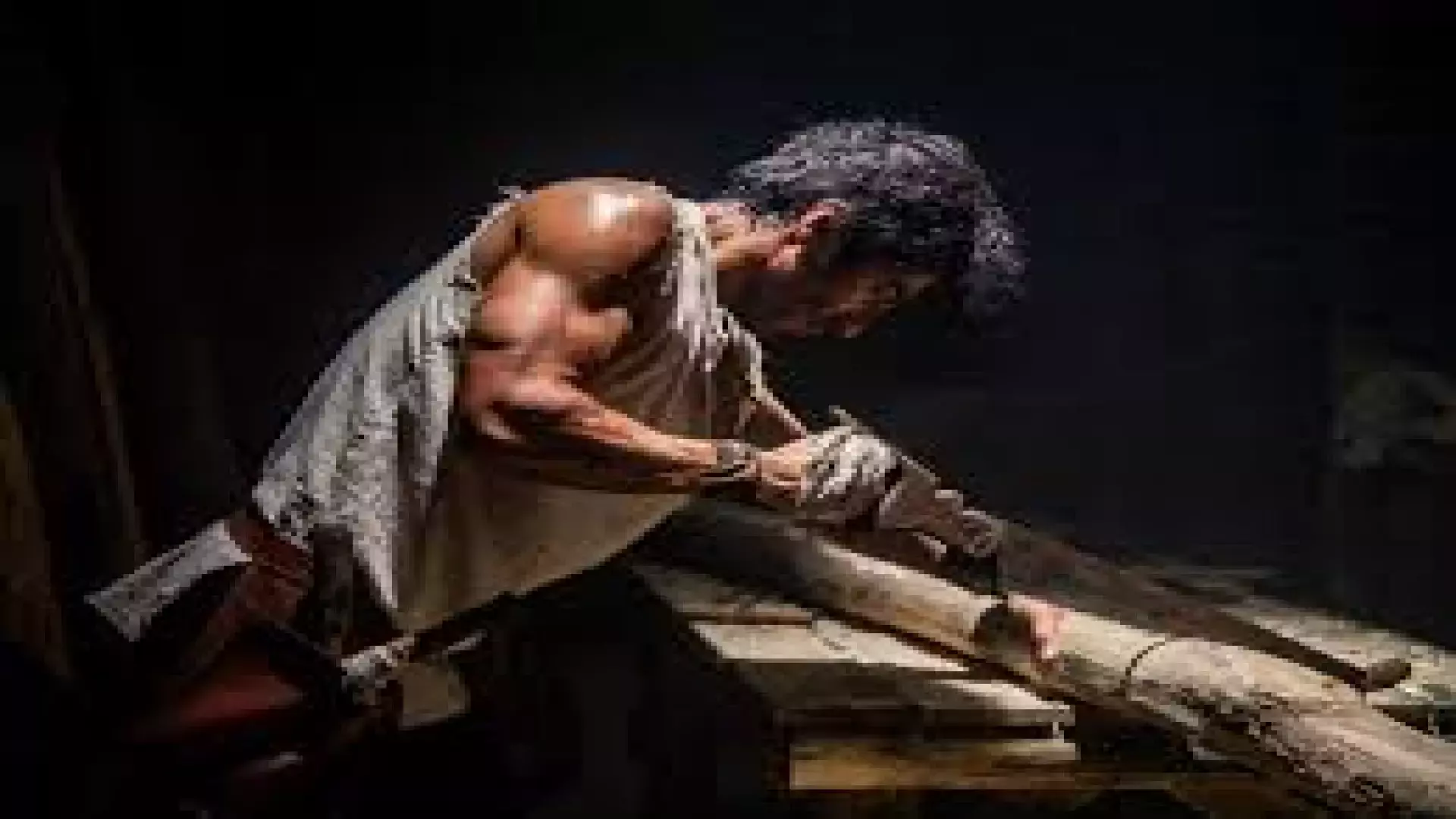 پشت پرده لباس آستین حلقه‌ای رحیم در سریال «بامداد خمار»