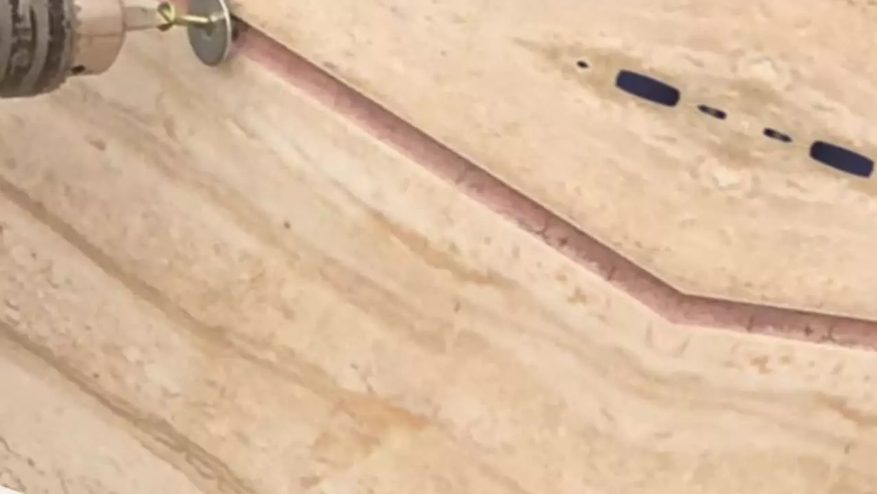 پیچ رولپلاک نما | اجرای اصولی، ایمن و تضمینی برای انواع ساختمان