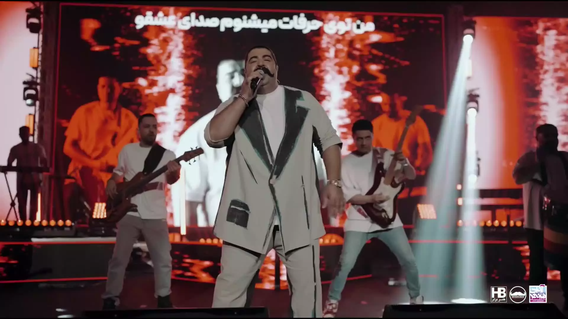 کنسرت بهنام بانی اجرای زنده آهنگ خوشحالم از اینکه...