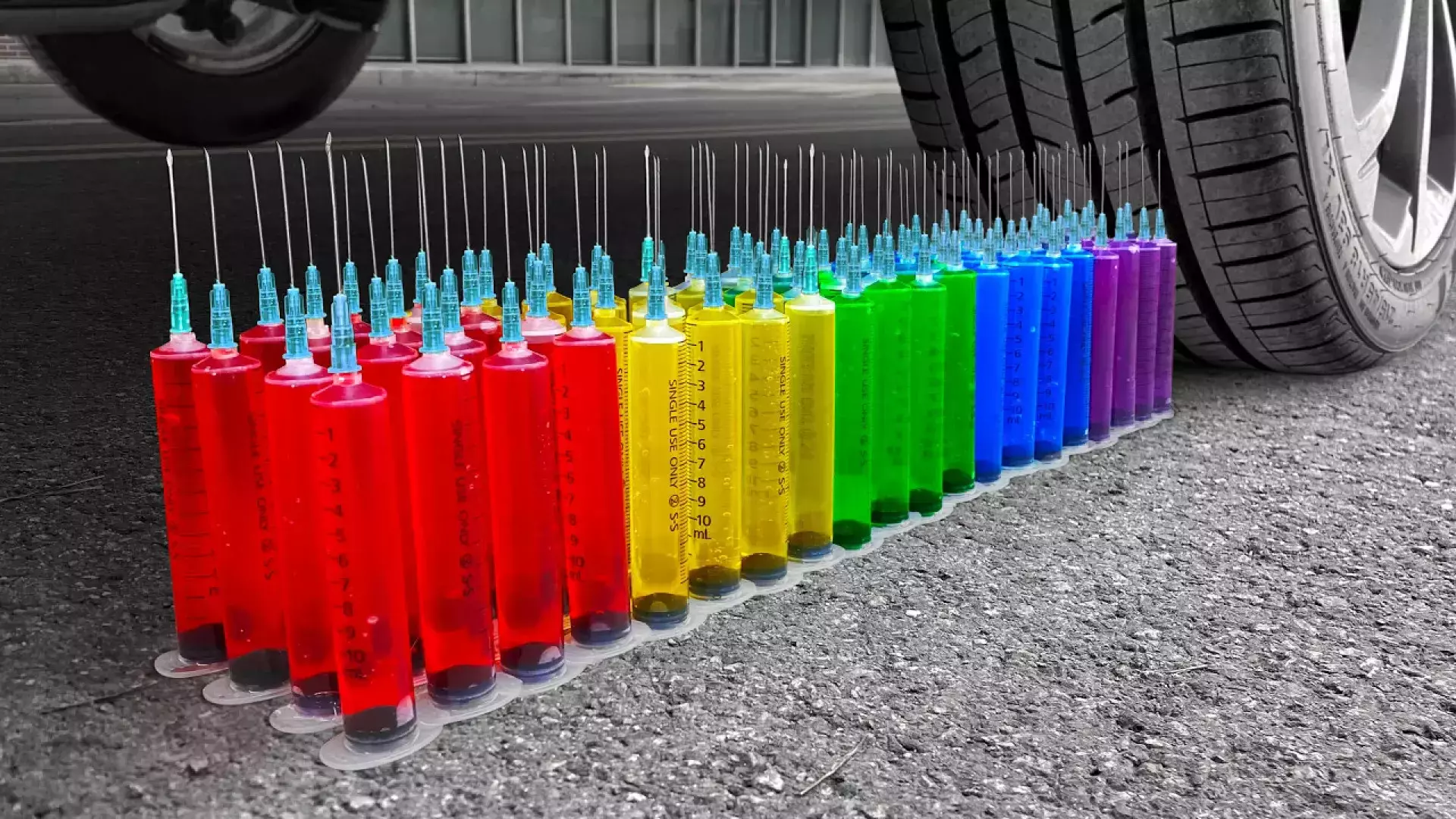 ماشین در برابر سرنگ، اسباب بازی، اسلایم، بالن | کرانچی خردکردن | چالش له کردن وسایل