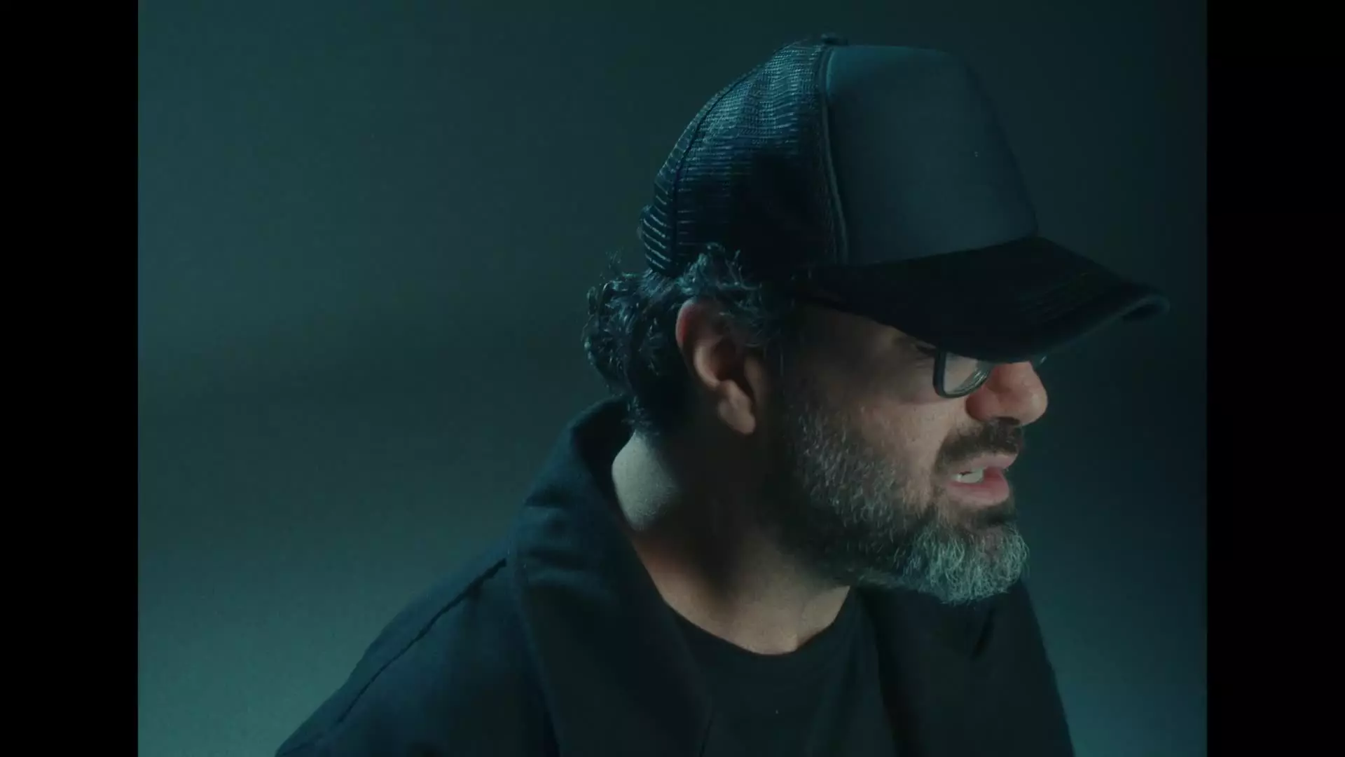 موزیک ویدیوی آهنگ دلم مهدی جهانی