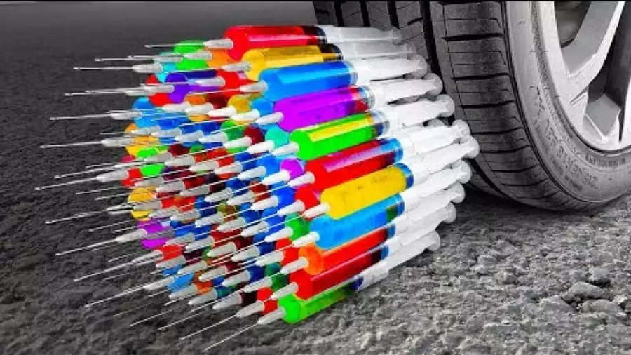 چالش تفریحی له کردن وسایل کیوت زیر ماشین - قسمت 195/اسباب بازی/اسلایم