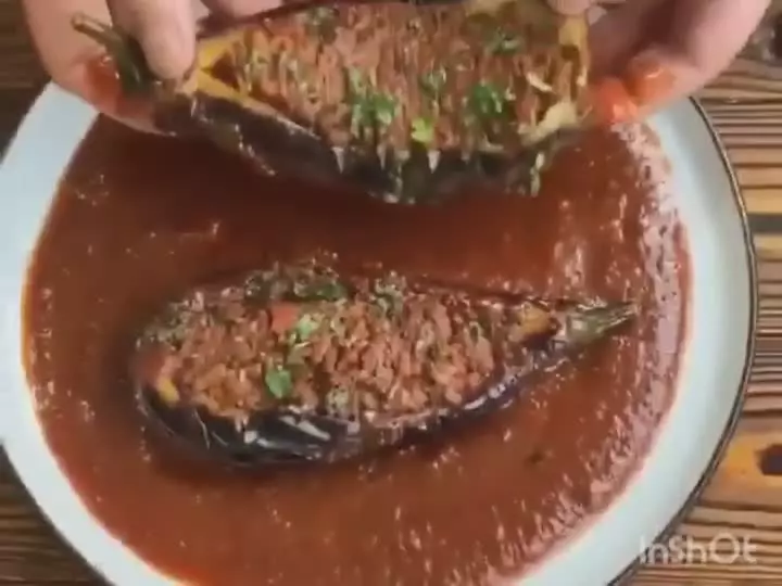 طرز پخت بادمجان شکم پر و قیمه نذری خوش طعم و جذاب