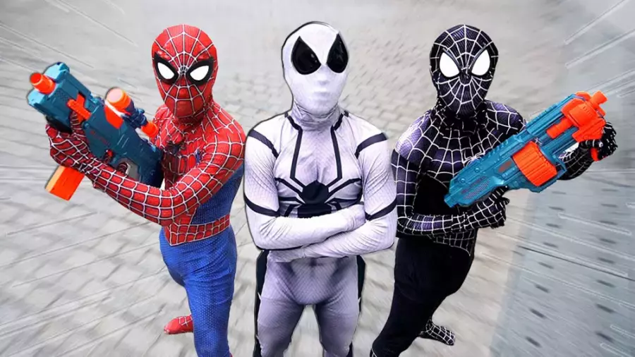 بازی‌های شاد کودک با مرد عنکبوتی در ویدیو جدید