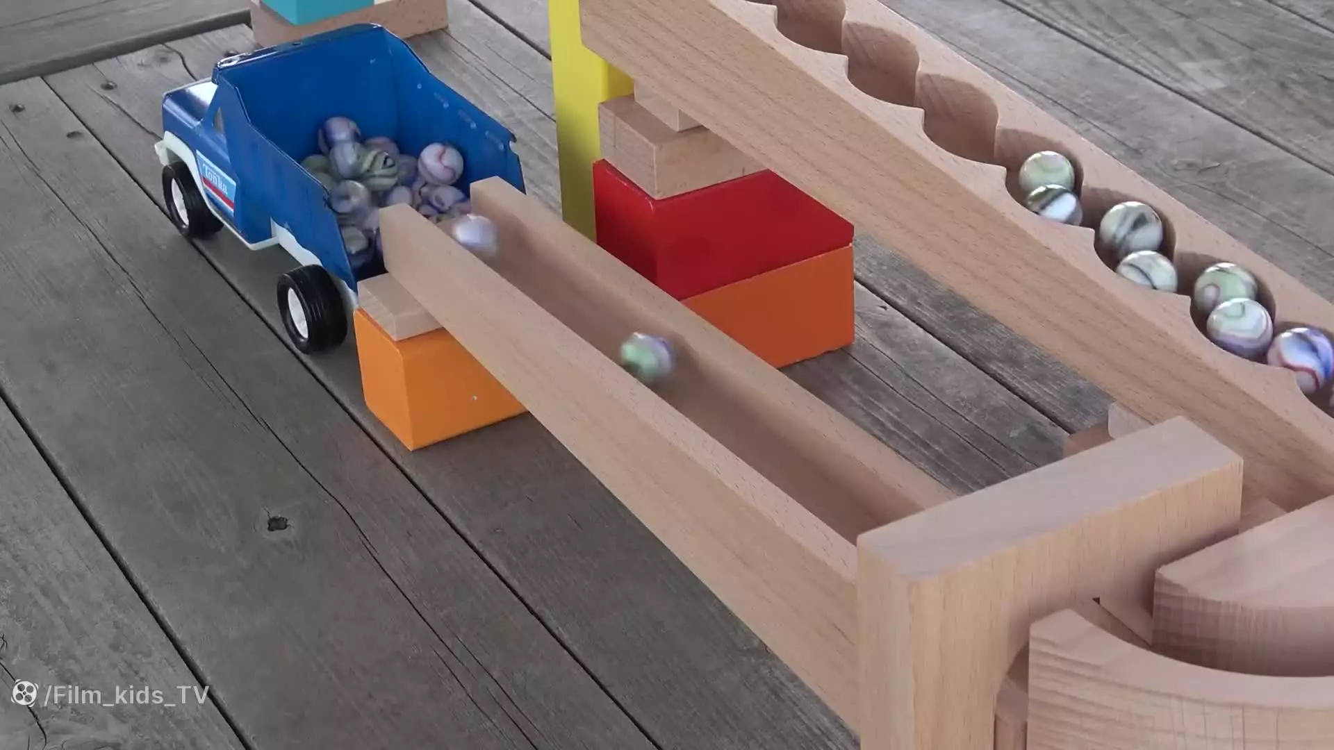 ماشین بازی تیله ی رنگی , ماشین اسباب بازی , ماشین بازی , کارتون ماشین رنگی