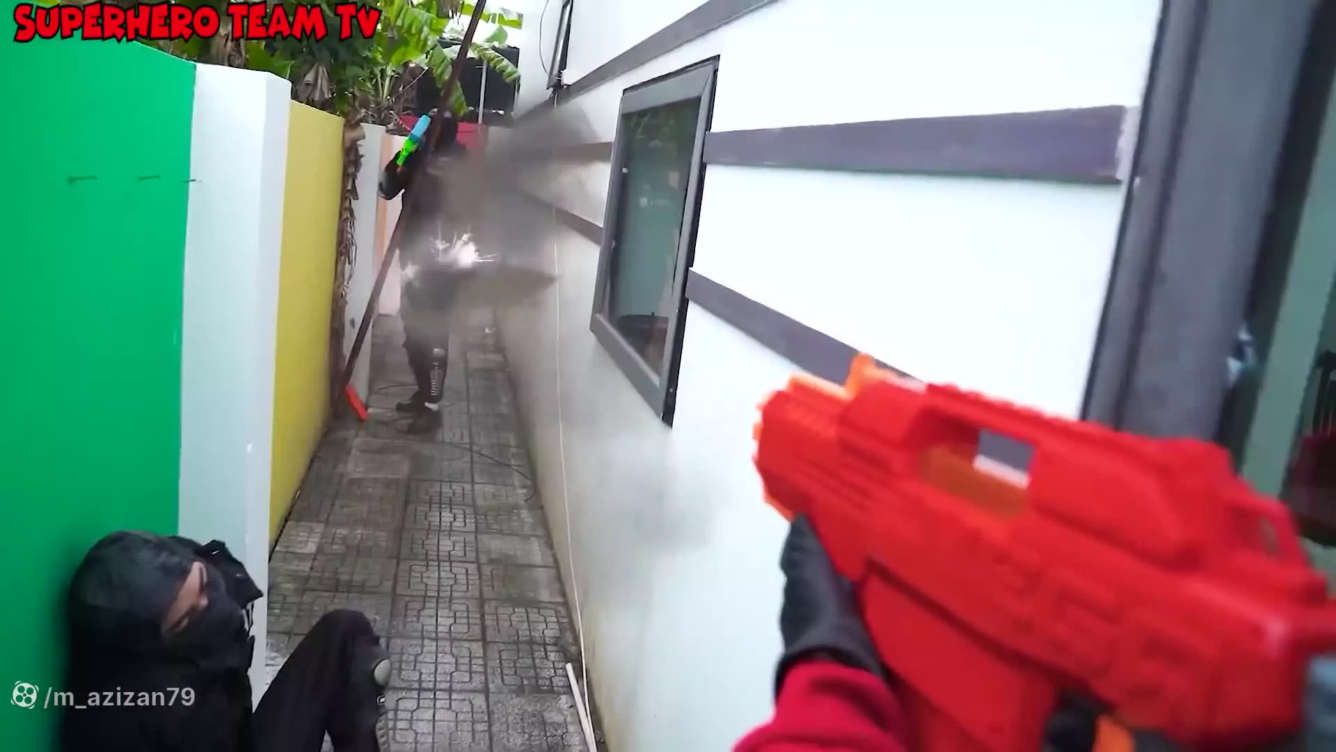 کارتون مرد عنکبوتی در شهر رنگ‌ها قهرمانان در دنیای واقعی