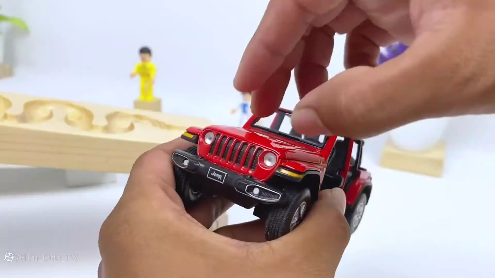 ماشین بازی رنگی تیله ی :ماشین بازی تیله های رنگی :ماشین اسباب بازی