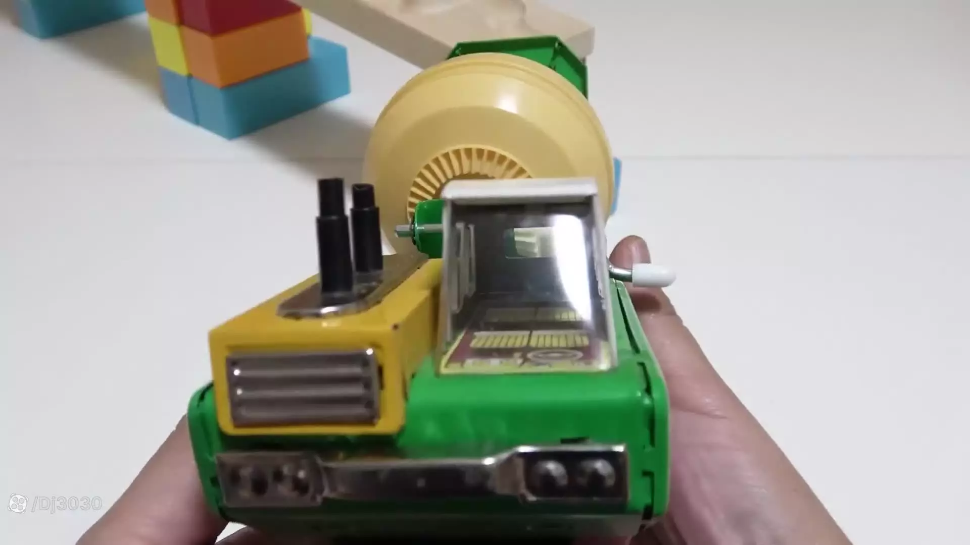 ماشین بازی رنگی ،ماشین اسباب بازی ، ماشین بازی تیله های رنگی ، ماشین بازی