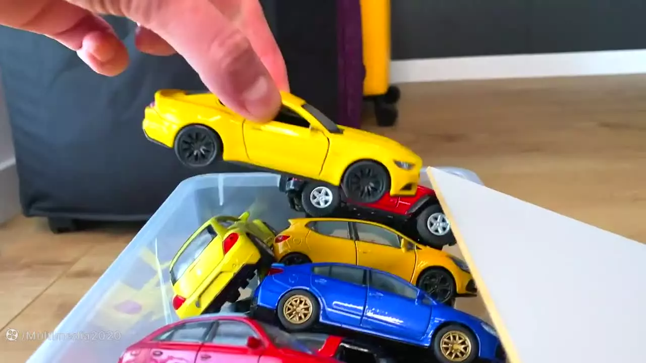 ماشین های رنگی برای کودکان // ماشین های رنگی و اسباب بازی