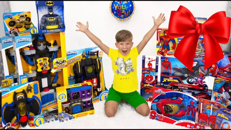 برنامه کودک سنیا و مجموعه اسباب بازی مرد عنکبوتی و بتمن