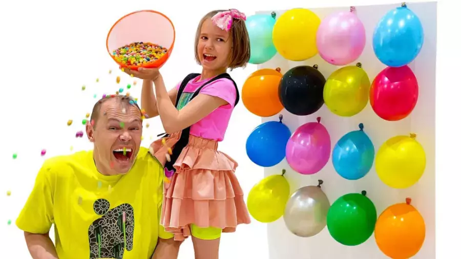 برنامه کودک مکس و کیتی - بچه ها در حال بازی چالش بادکنک - کارتون کودک