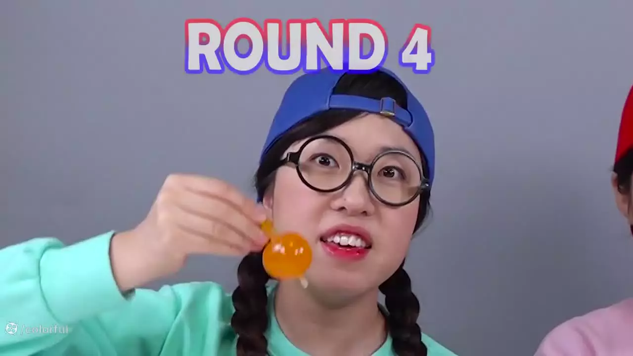 چالش غذا مولتی دو؛ خوردن اسنک‌های رنگی و پرانرژی