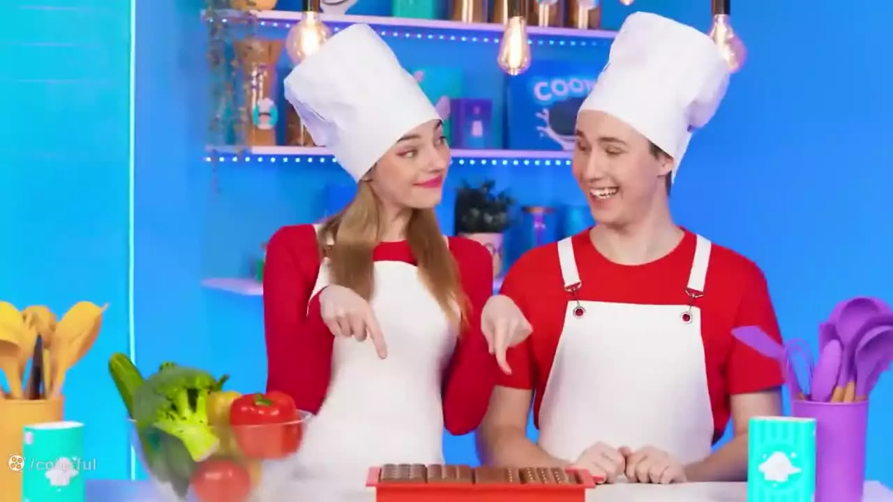 چالش غذایی ونزدی؛ بازی خنده‌دار خوراکی صورتی و سیاه