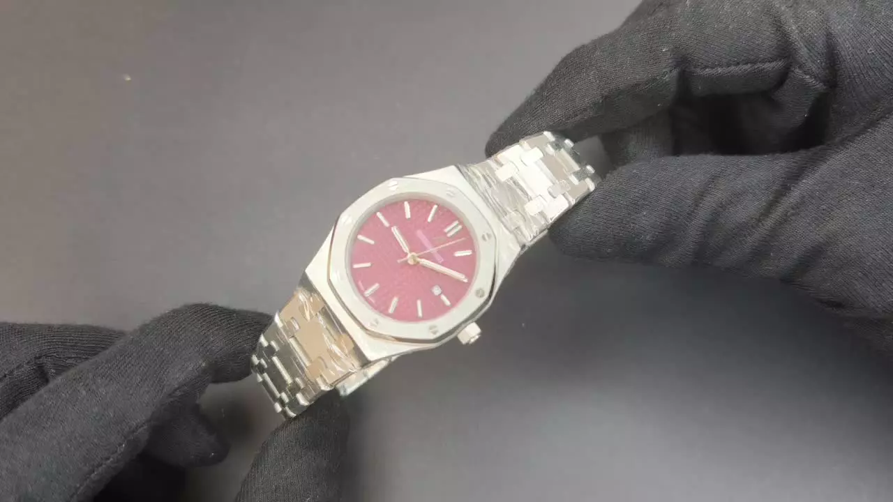 ساعت زنانه اودمار پیگه لوکس آویز