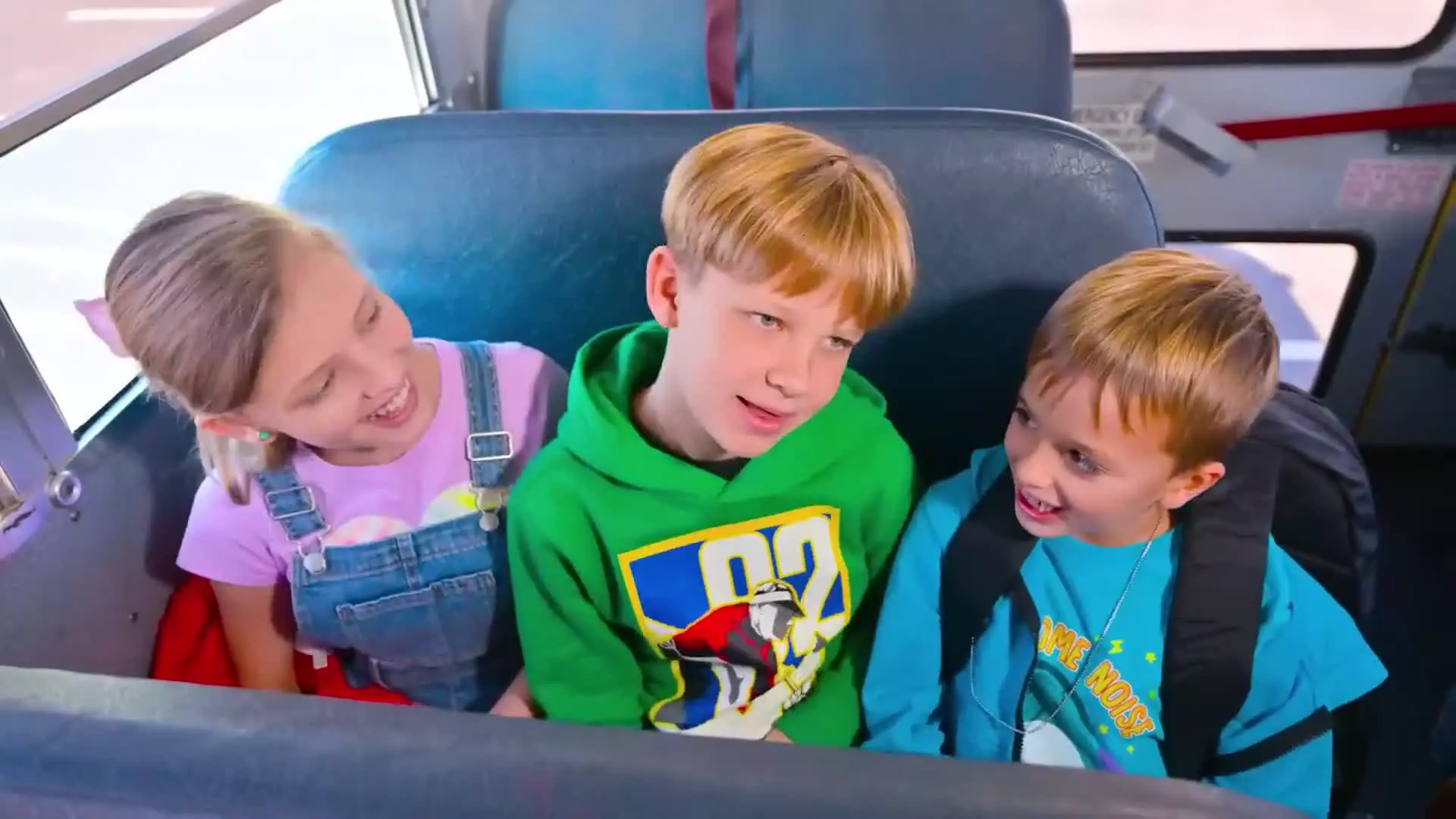 ولاد و نیکی جدید - برنامه کودک ولاد و نیکی - بازی با اتوبوس - کارتون کودک