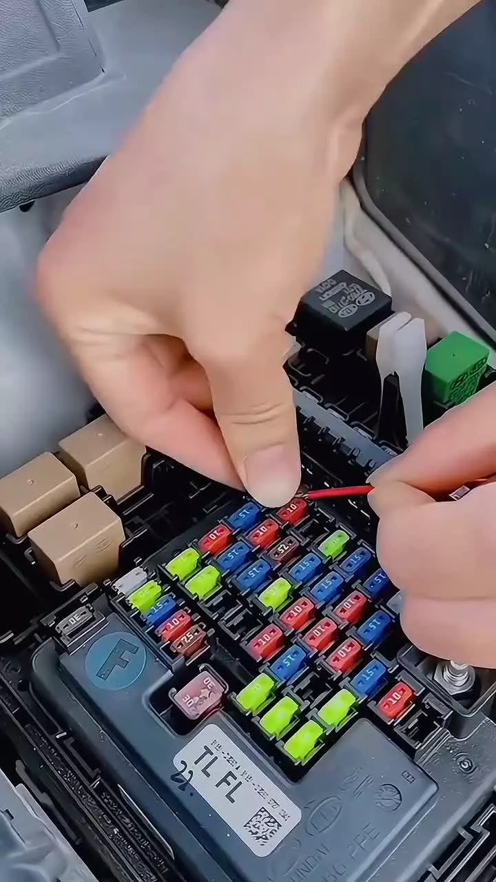 دی لایت خودرو | دی لایت کاپوت ماشین