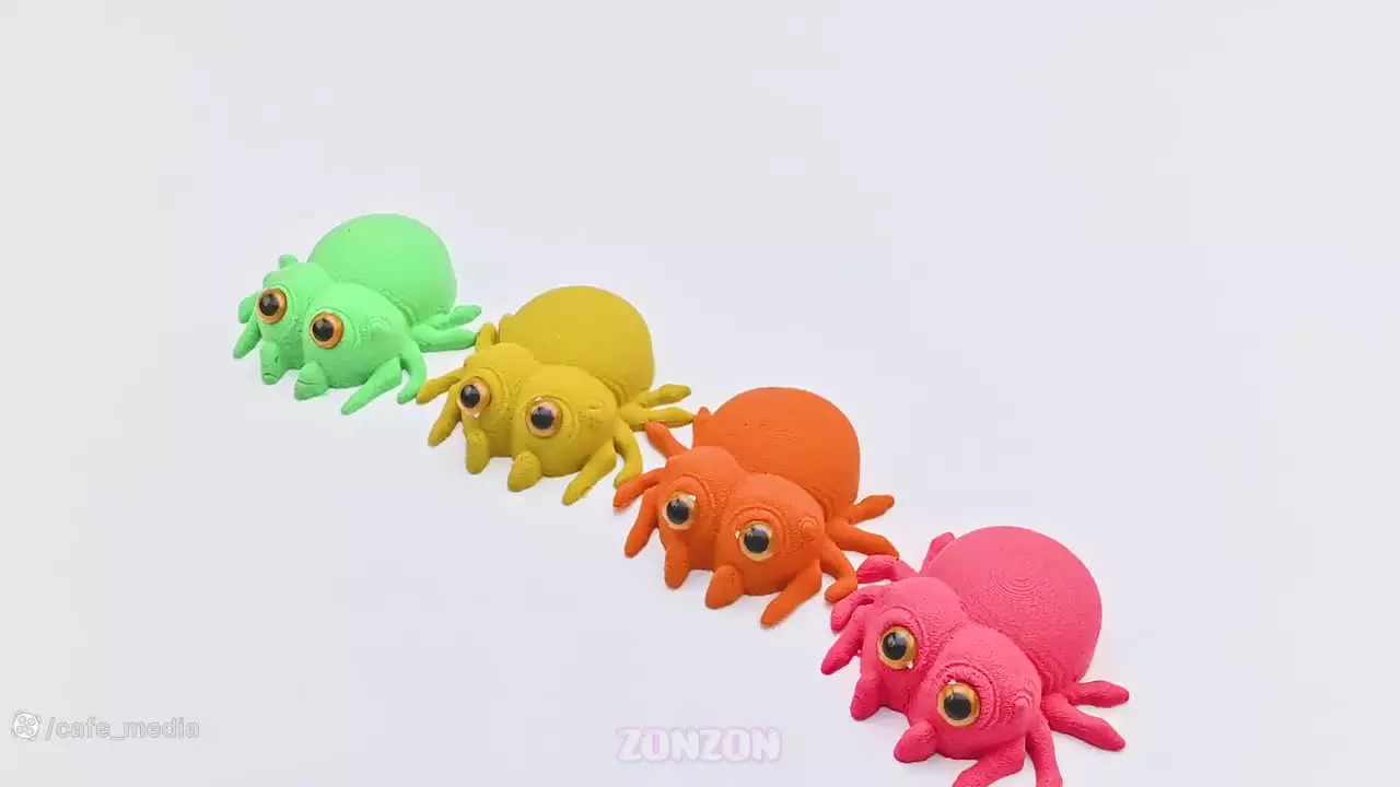 شن بازی کودکانه | ساخت عنکبوت های رنگین کمانی با شن جنبشی