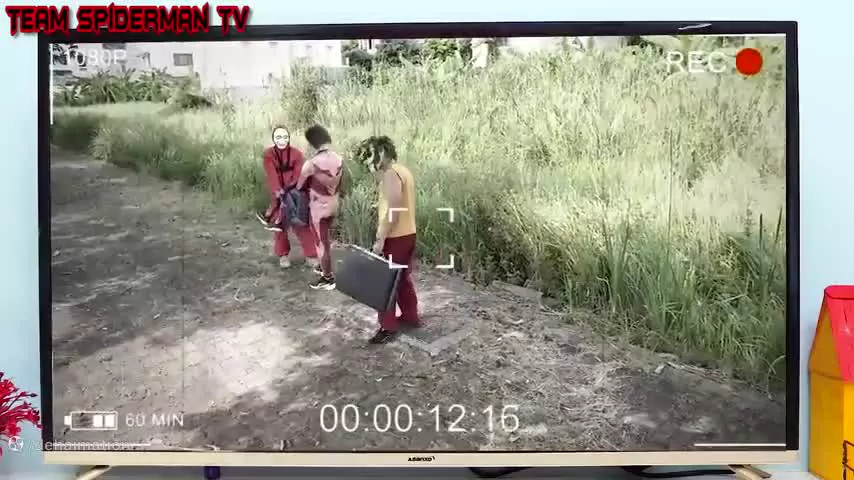 نبرد خنده‌دار مرد عنکبوتی با هیولاهای کارتونی