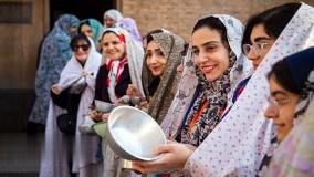 جشن و رسوم چهارشنبه سوری / قاشق زنی چهارشنبه سوری در تهران