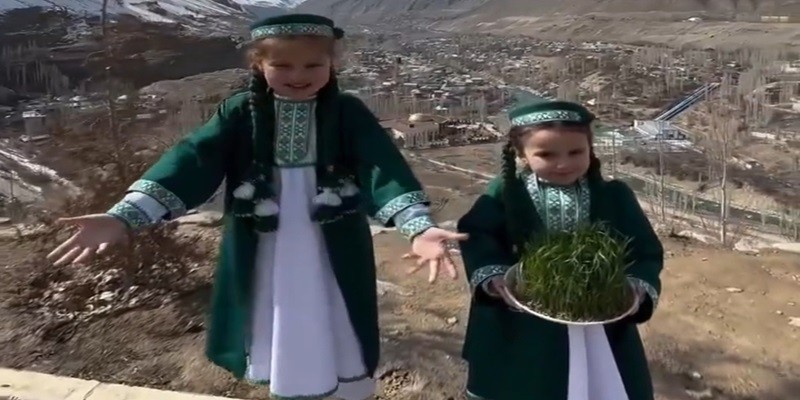 تبریک نوروزی دو کودک پارسیگوی کشمیر پاکستان! ۲۸ اسفند ۱۴۰۳