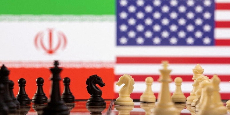 فوری/ اقتصاددان برجسته آمریکایی : آمریکا در آستانه حمله به ایران قرار دارد! ۷ فروردین ۱۴۰۴