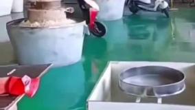 ترفند جایگزین نیروی انسانی شده طنز رباتیک موتورسیکلت