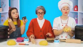 چالش غذایی جدید و خنده دار با مادربزرگ: درست کردن شیرینی و بیسکوییت جذاب