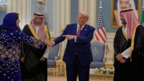 دست دادن دیپلمات‌های زن عربستان سعودی به دونالد ترامپ! 25 اردیبهشت 1404
