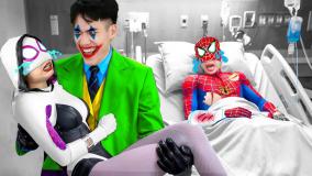نبرد مرد عنکبوتی و اسپایدرمن :: بچه ها در مبارزه با هالک در توالت spiderman