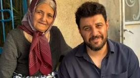تشویق بازیگر نقش مادر جواد عزتی توسط هومن سیدی در پشت صحنه «وحشی»