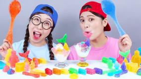 چالش غذایی جدید : چالش غذایی خنده دار خوردن شیرینی و ژله رنگین کمانی