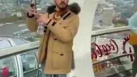 خلق  لحظات پشم ریزون توسط شعبده باز معروف